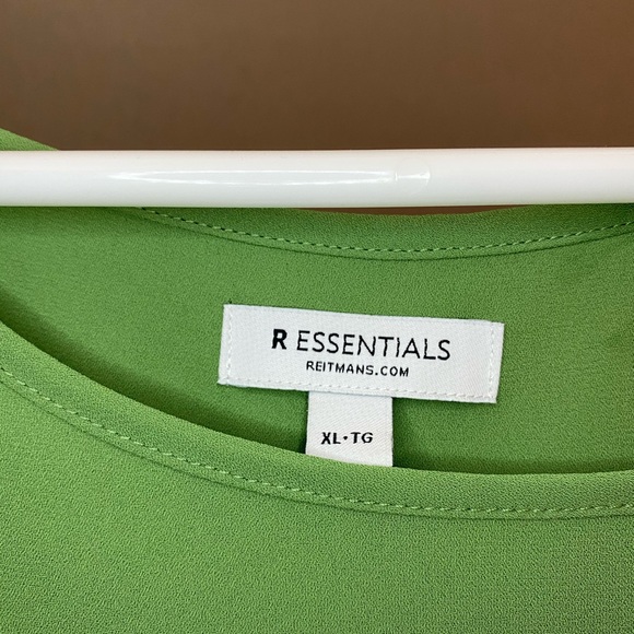 NWOT Light green short sleeve blouse - Picture 2 of 6